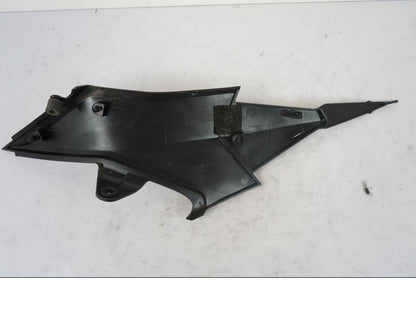 Snett nerifrån på Sidopanel från en Kawasaki Z 800 -2014 motorcykel.