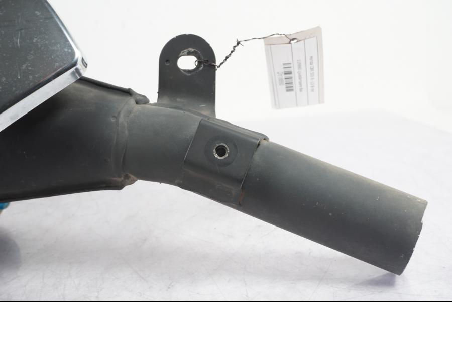 Snett nerifrån på Ljuddämpare från en Honda CBR 500 R -2013 motorcykel.