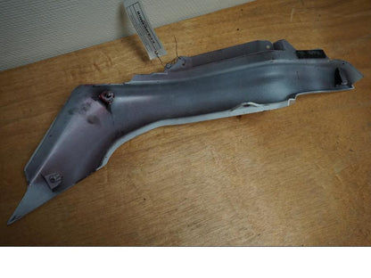 Vänster sida på Sidopanel från en Suzuki M 1800 -2007 motorcykel.