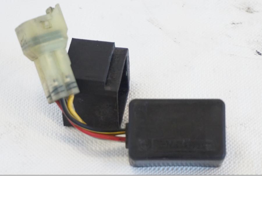 Framsidan på Bensinpumpsrelä från en Kawasaki VN 1500 Mean Streak -2002 motorcykel.