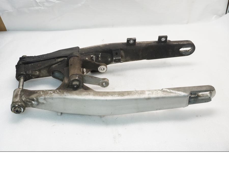 Baksidan på Sving från en Yamaha TT 600 RE -2004 motorcykel.