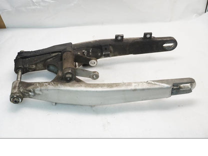 Baksidan på Sving från en Yamaha TT 600 RE -2004 motorcykel.