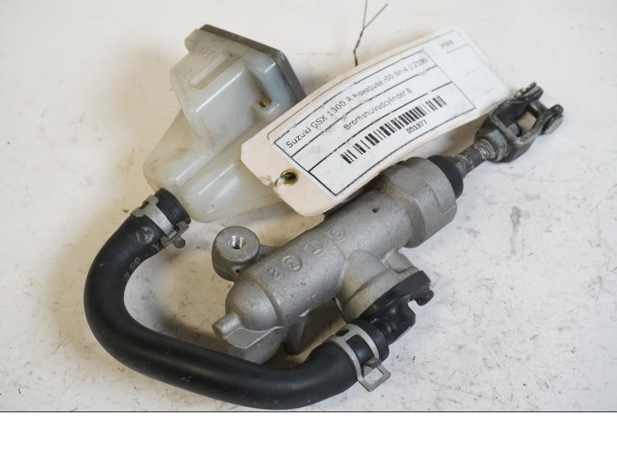 Framsidan på Bromshuvudcylinder från en Suzuki GSX 1300 R -2000 motorcykel.