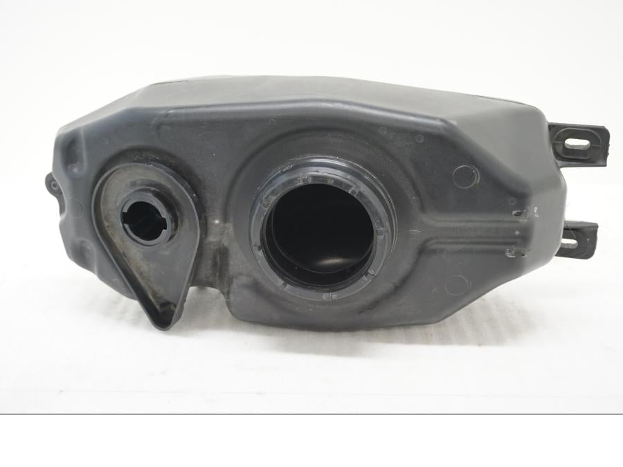 Baksidan på Bensintank från en Yamaha YZF-R 125 -2008 motorcykel.
