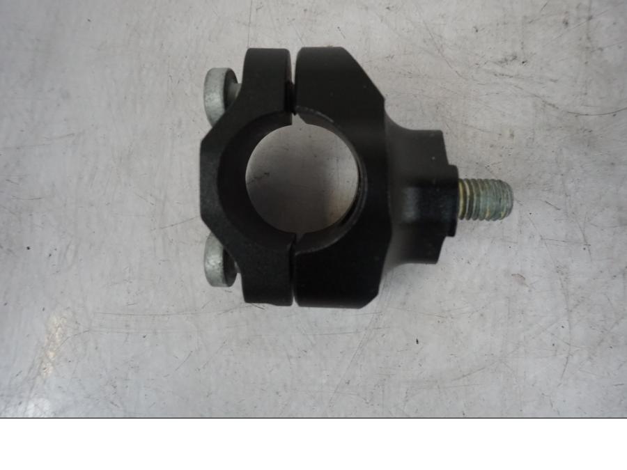 Höger sida på Styrfäste från en KTM 1290 Super Duke R -2023 motorcykel.