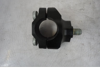 Höger sida på Styrfäste från en KTM 1290 Super Duke R -2023 motorcykel.