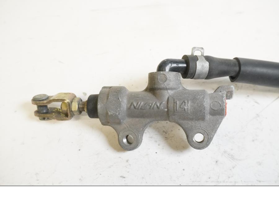 Baksidan på Bromshuvudcylinder från en Yamaha MT-09 Tracer -2016 motorcykel.