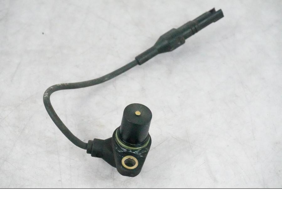 Baksidan på Kamaxelsensor från en BMW K 1200 S -2005 motorcykel.