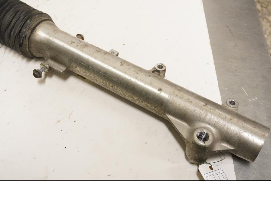 Baksidan på Gaffelben från en Honda XL 650 V -2000 motorcykel.