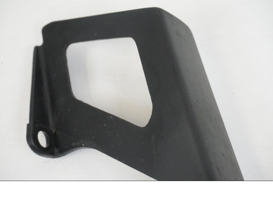 Höger sida på Kedjeskydd från en Suzuki GSX-R 1000 -2003 motorcykel.