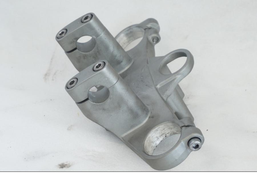 Snett uppifrån på Gaffelkrona från en Yamaha TDM 850 -1998 motorcykel.