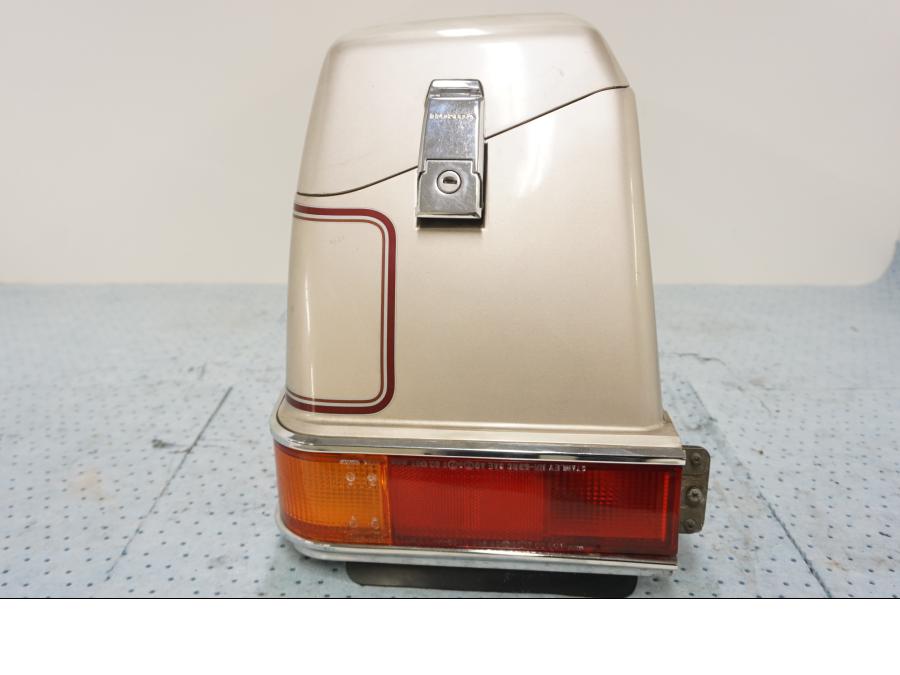 Baksidan på Sidoväska från en Honda GL 1200 -1987 motorcykel.