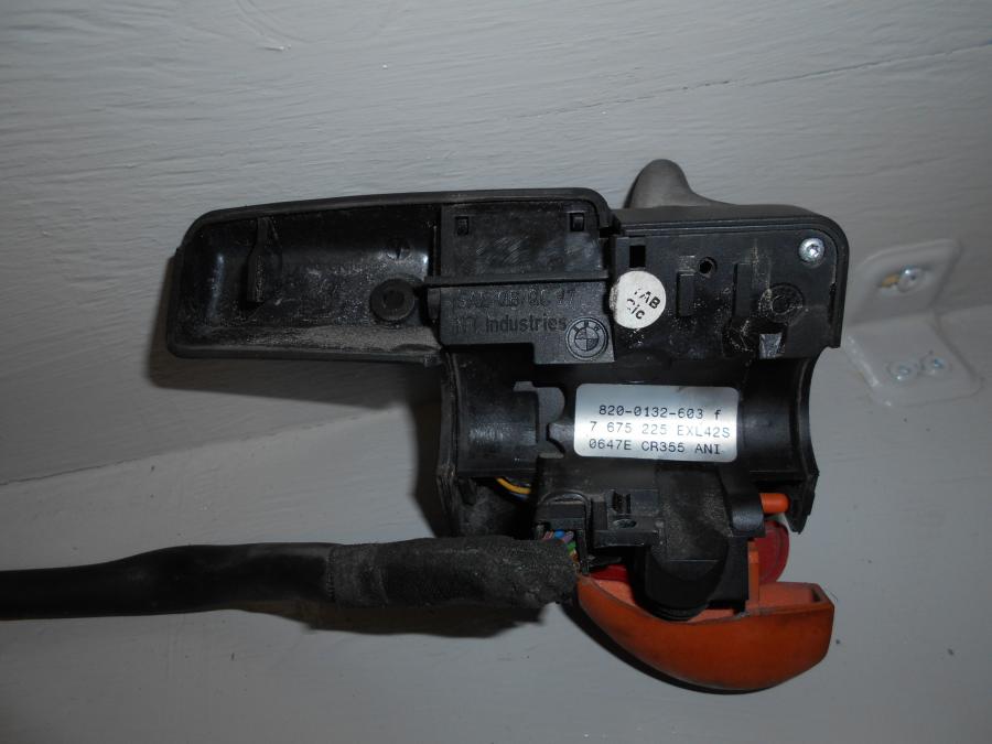 Baksidan på Styrelreglage från en BMW K 1200 LT -2007 motorcykel.