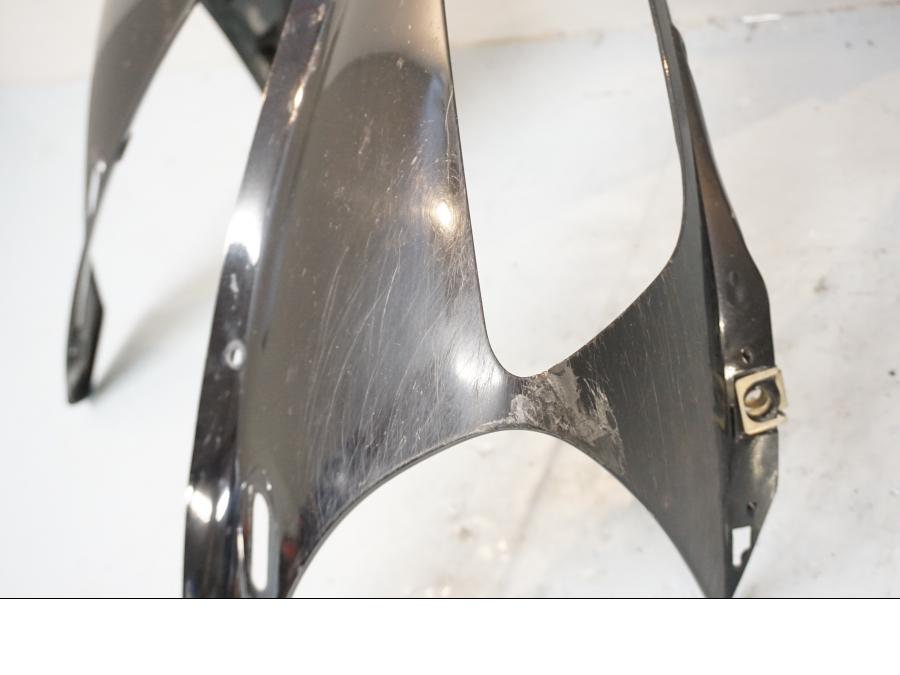 Snett nerifrån på Toppkåpa från en Yamaha YZF 1000 R1 -2006 motorcykel.