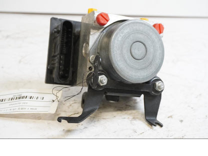 Framsidan på ABS Modulator från en BMW F 800 S -2009 motorcykel.