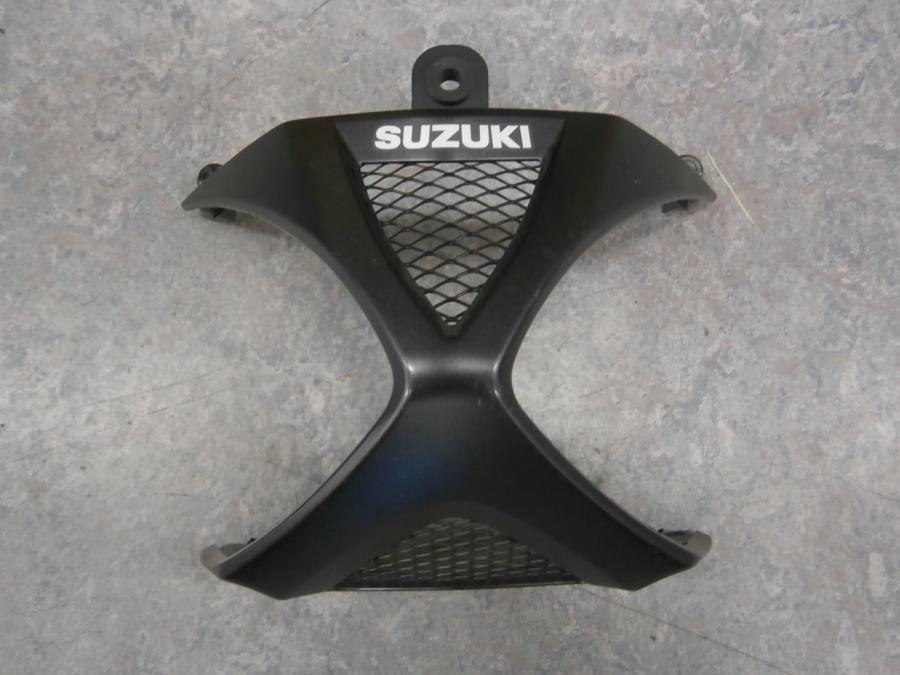 Framsidan på Ljuddämpardekor från en Suzuki GSX 1300 BK -2008 motorcykel.