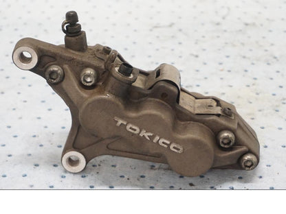 Framsidan på Bromsok från en Kawasaki ZX-6R -2000 motorcykel.