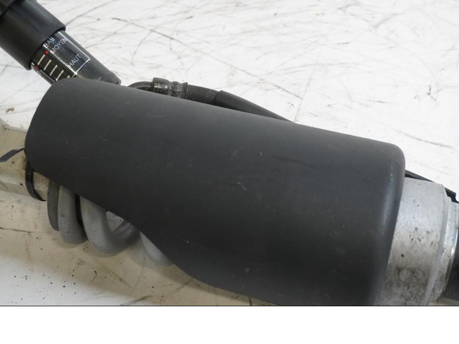 Snett uppifrån på Stötdämpare från en BMW R 1200 R -2007 motorcykel.