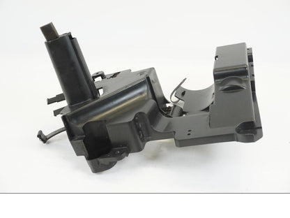 Baksidan på Verktygslåda från en Yamaha XVS 1100 -2001 motorcykel.