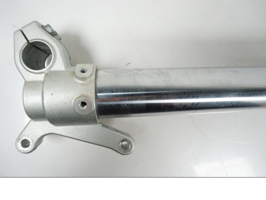 Baksidan på Gaffelben från en AJP PR7 -2021 motorcykel.