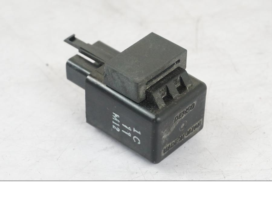 Höger sida på Blinkersrelä från en Kawasaki Z 900 -2019 motorcykel.