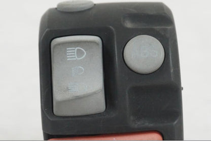 Vänster sida på Styrelreglage från en BMW F 800 GS -2008 motorcykel.