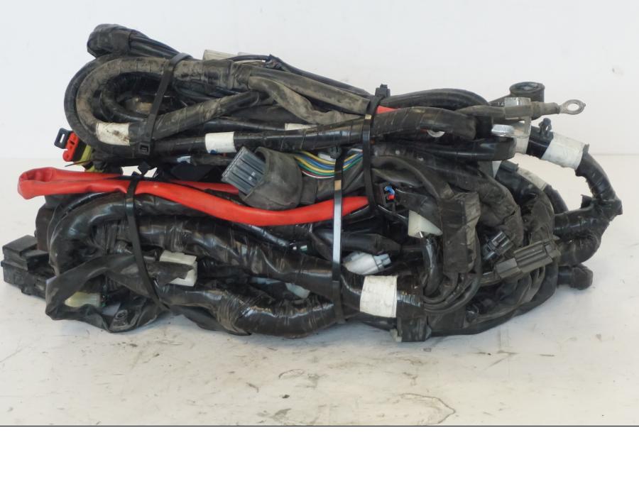 Snett nerifrån på Kabelstam från en Yamaha X-Max 250 -2016 scooter.