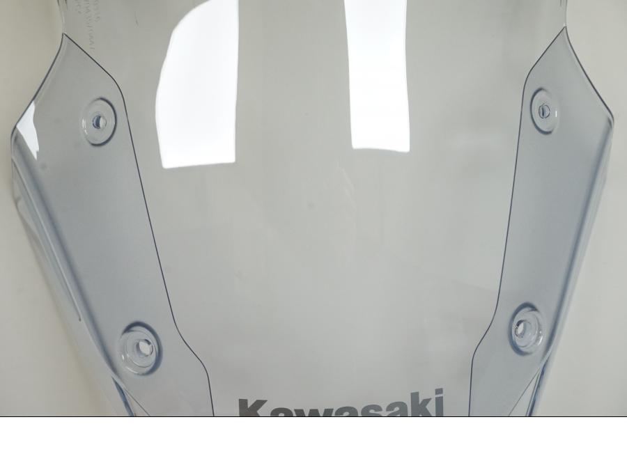Vänster sida på Vindruta från en Kawasaki Ninja 1000SX -2023 motorcykel.