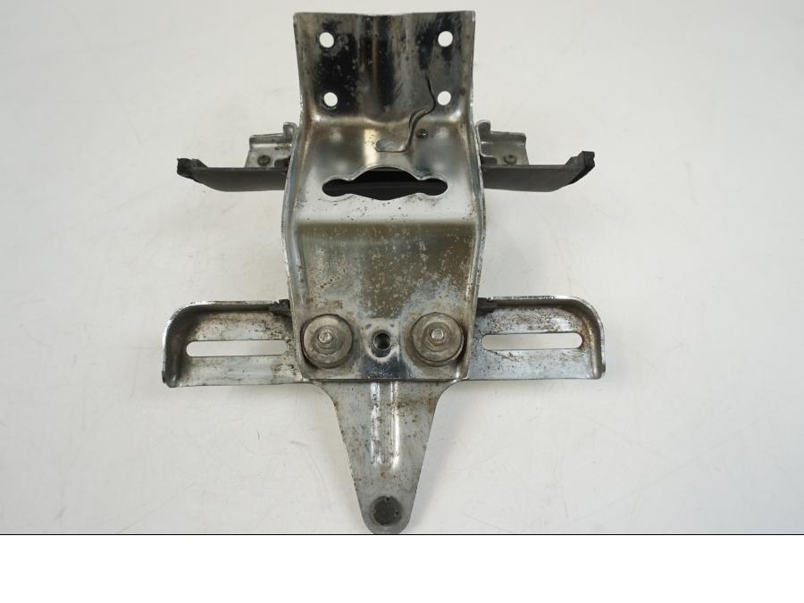 Extrabild2 på Skylthållare från en Suzuki VS 1400 -1999 motorcykel.