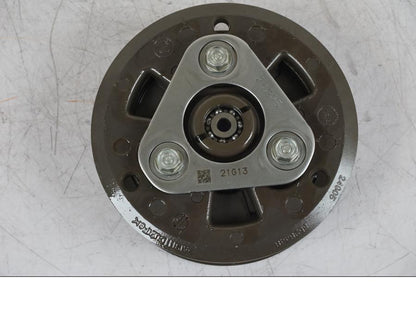 Snett nerifrån på Kopplingskorg från en BMW R 1250 GS -2023 motorcykel.