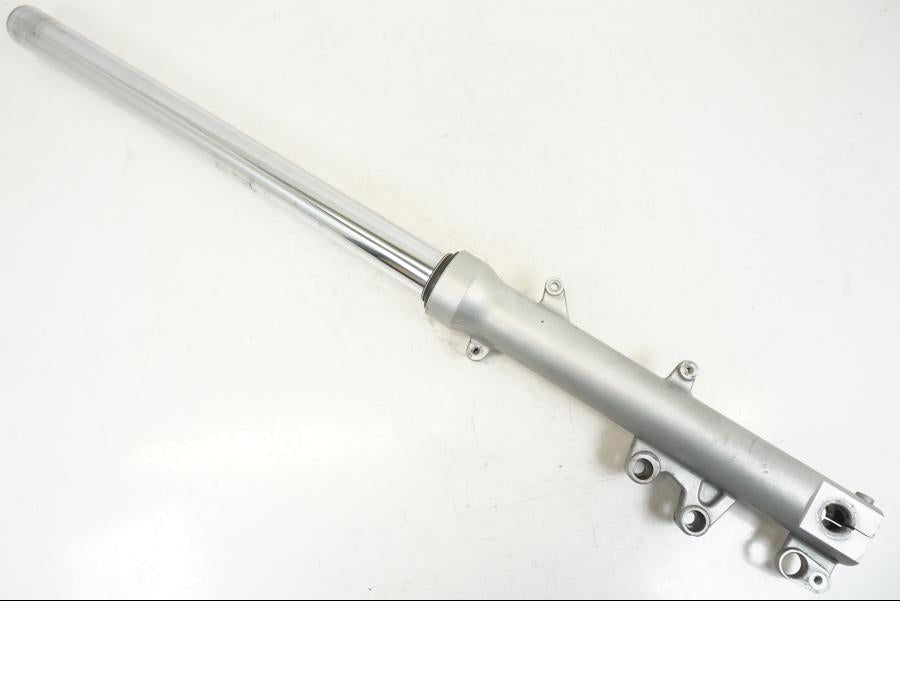 Framsidan på Gaffelben från en BMW F 650 CS -2003 motorcykel.