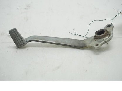 Baksidan på Bromspedal från en Kawasaki Versys 650 -2008 motorcykel.