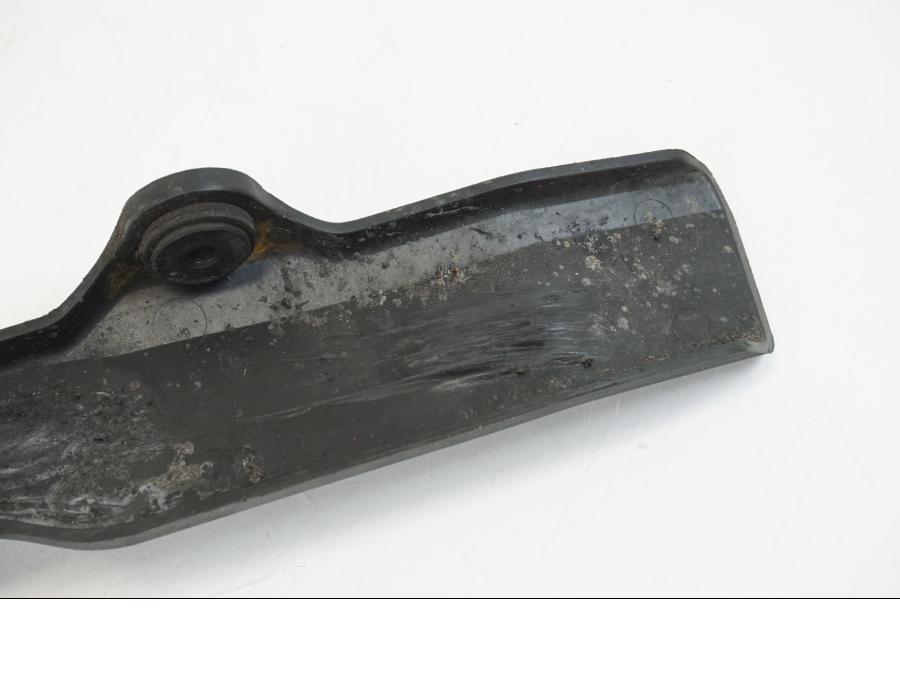 Extrabild3 på Kedjeskydd från en Ducati Streetfighter V4 -2020 motorcykel.