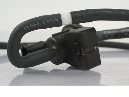 Höger sida på Fuel Evap System från en KTM 1290 Super Duke R -2018 motorcykel.