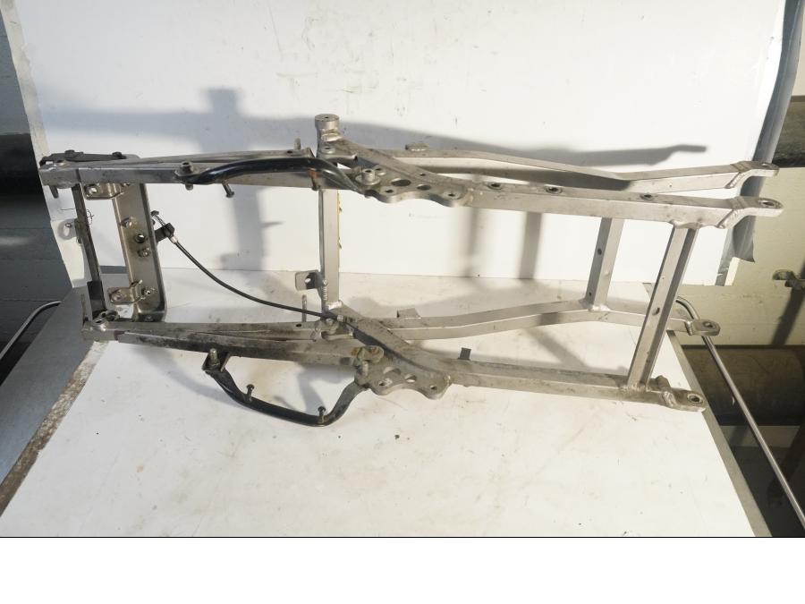 Baksidan på Bakram från en Kawasaki ZXR 400 -1993 motorcykel.