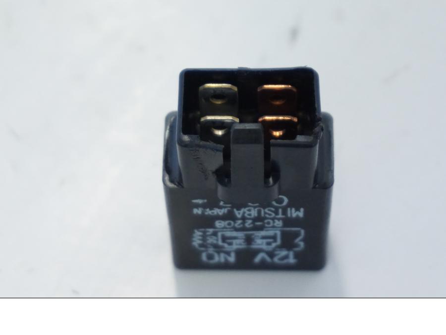 Snett uppifrån på Relä från en Honda CBR 900 RR -2001 motorcykel.