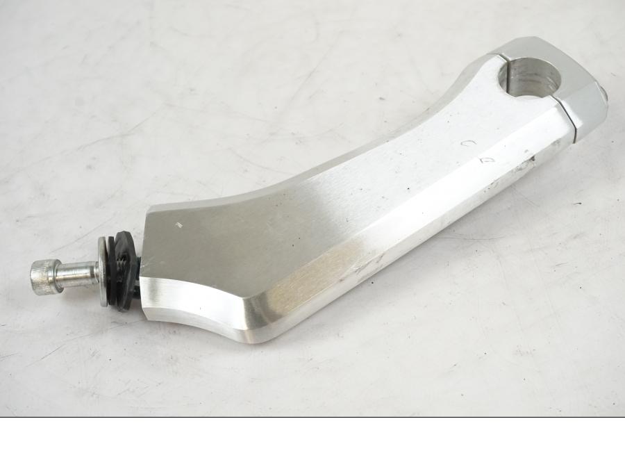 Höger sida på Styrfäste från en Suzuki VZR 1800 -2009 motorcykel.