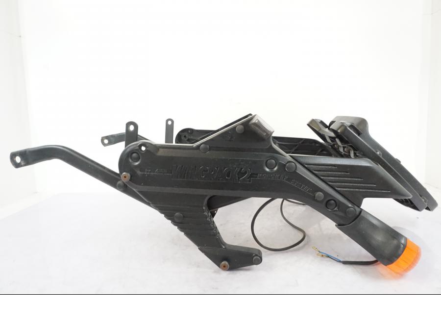 Snett nerifrån på Sidoväskhållare från en Honda CBR 1000 F -1989 motorcykel.