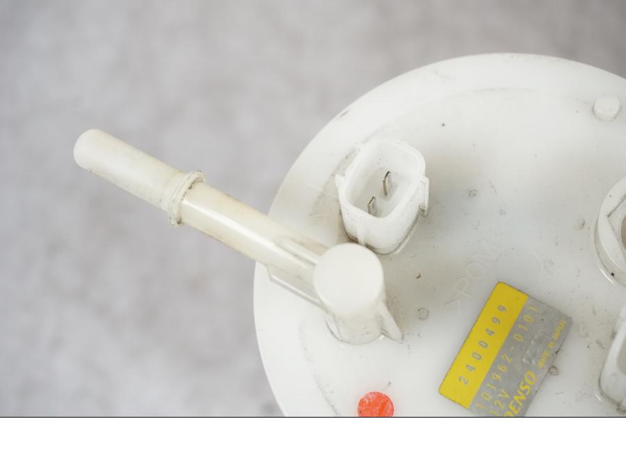 Extrabild1 på Bensinpump insprut från en Triumph Tiger -2009 motorcykel.