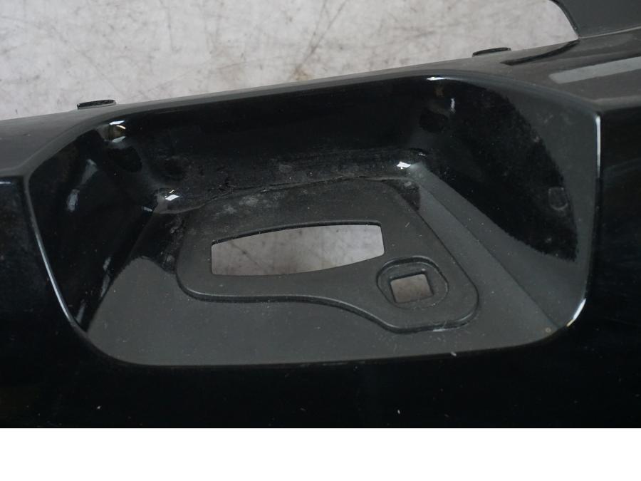 Snett nerifrån på Bakvinge från en BMW K 1600 GTL -2015 motorcykel.