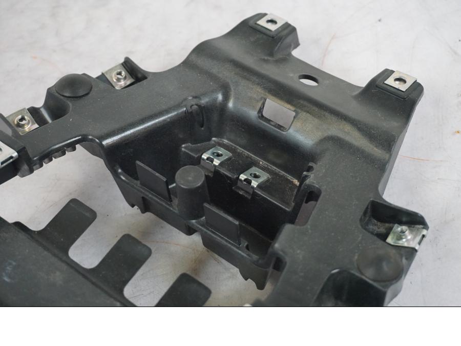 Höger sida på Undertail från en Yamaha MT 125 -2017 motorcykel.