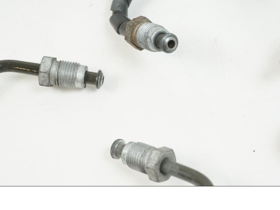 Höger sida på Bromsledning från en BMW F 650 CS -2002 motorcykel.