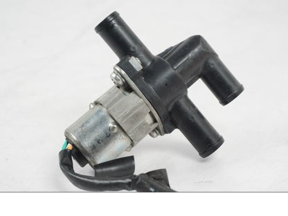 Vänster sida på Second Air från en Yamaha YZF 1000 R1 -2007 motorcykel.