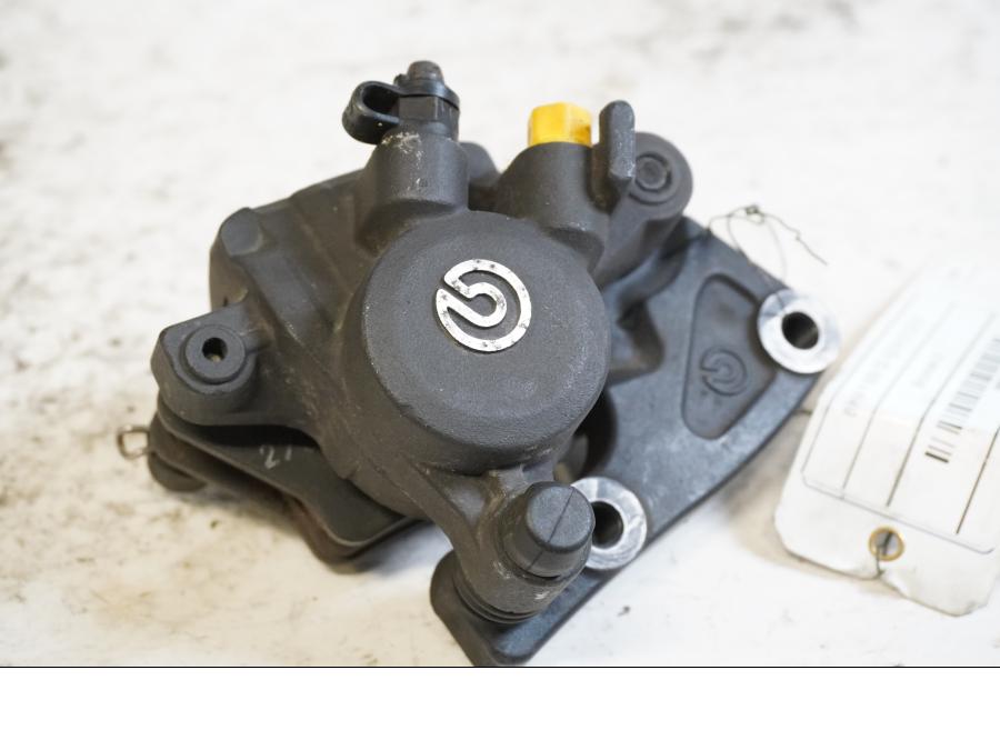 Framsidan på Bromsok från en BMW F 650 CS -2002 motorcykel.