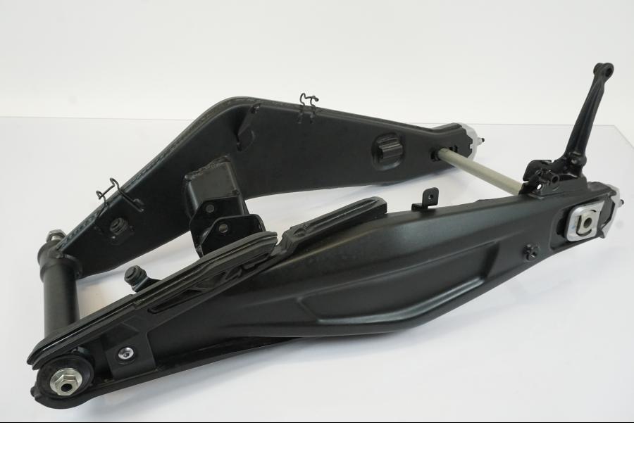 Framsidan på Sving från en Triumph Trident -2021 motorcykel.