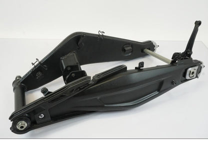 Framsidan på Sving från en Triumph Trident -2021 motorcykel.