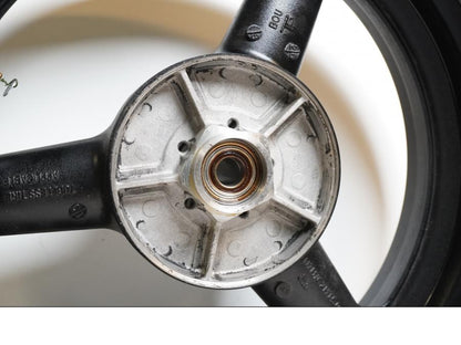 Extrabild2 på Fälg från en Suzuki GSF 650 -2011 motorcykel.