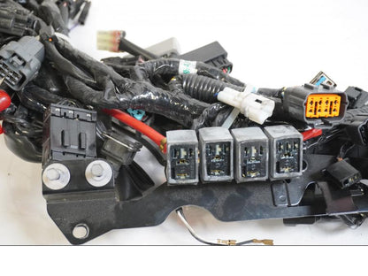 Höger sida på Kabelstam från en Triumph Street Triple R -2009 motorcykel.