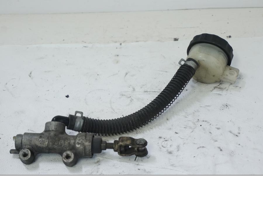 Framsidan på Bromshuvudcylinder från en Kawasaki VN 1500 -1996 motorcykel.