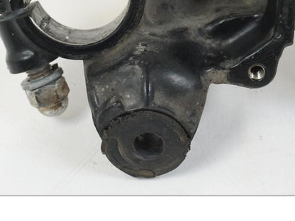 Snett nerifrån på Gaffelkrona från en Suzuki GS 1000 -1978 motorcykel.